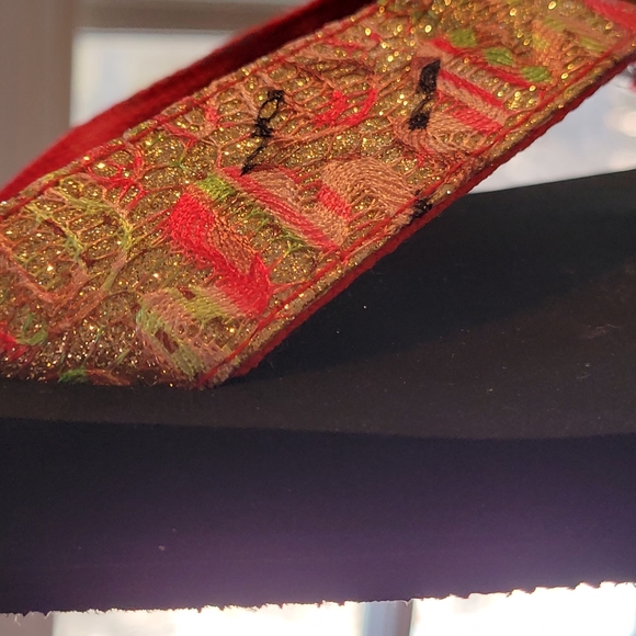 NIB Yellow Box - Picture 3 of 3